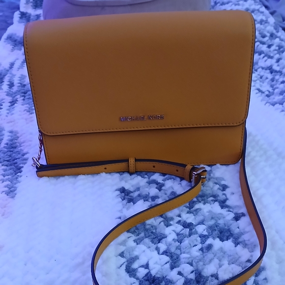 Authentic Michael Kors Saffiano Crossbody Bag - Picture 1 of 10